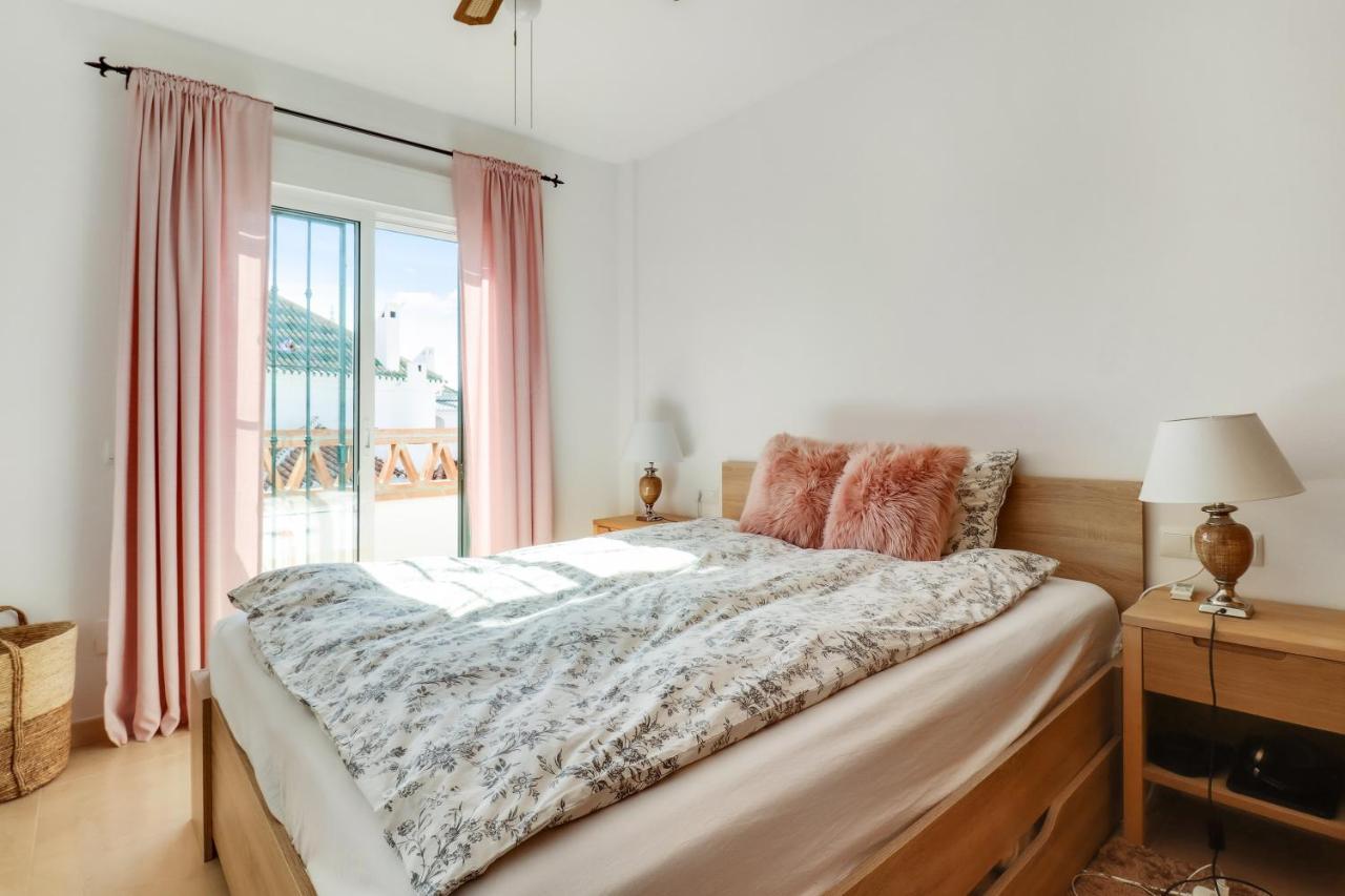 Apt Nerja Chimenea With Ocean View, A/C, & Fiber Appartement Buitenkant foto